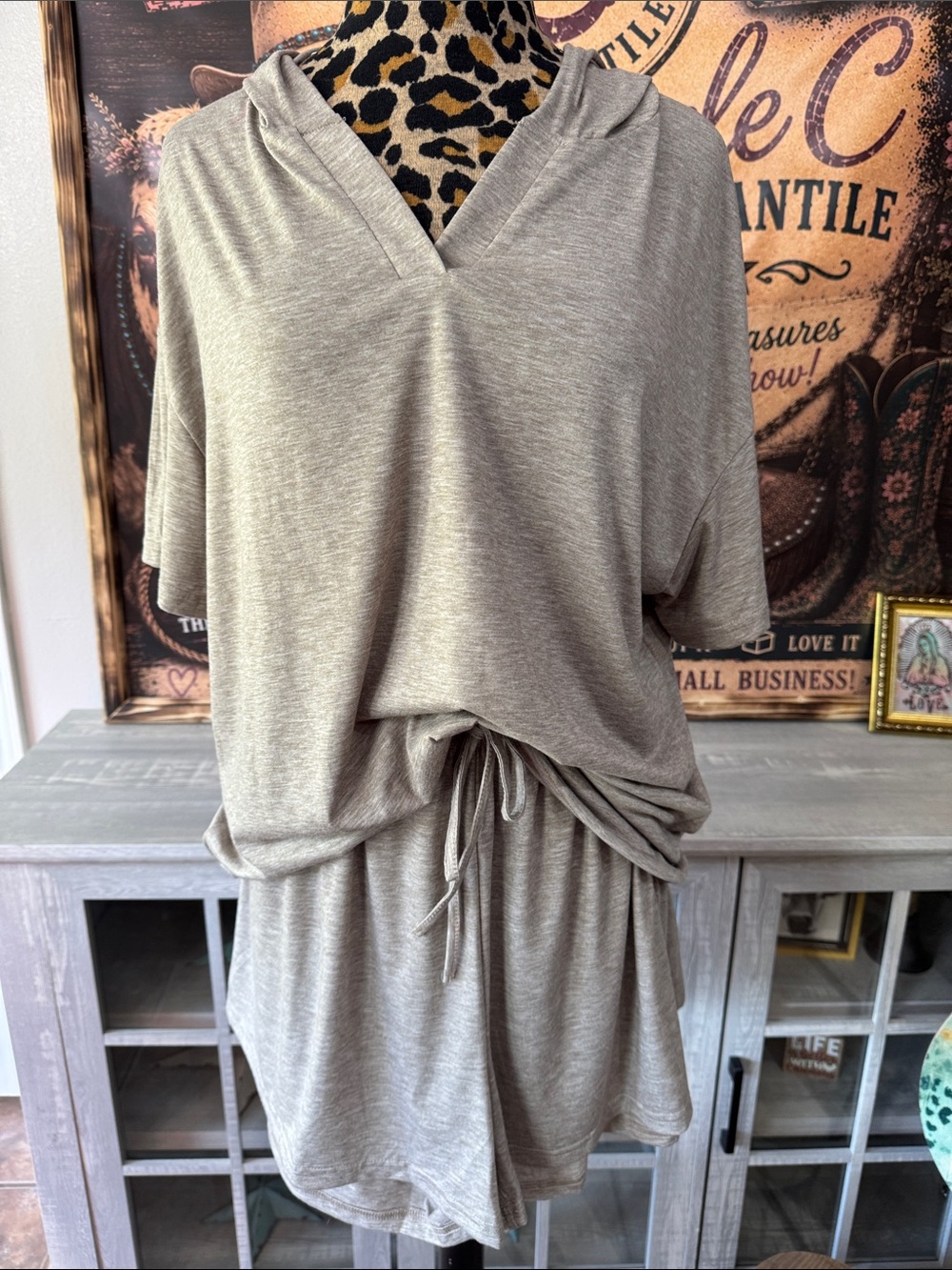 Womens 2PC Top w/Hood and Shorts Set  Size XXL